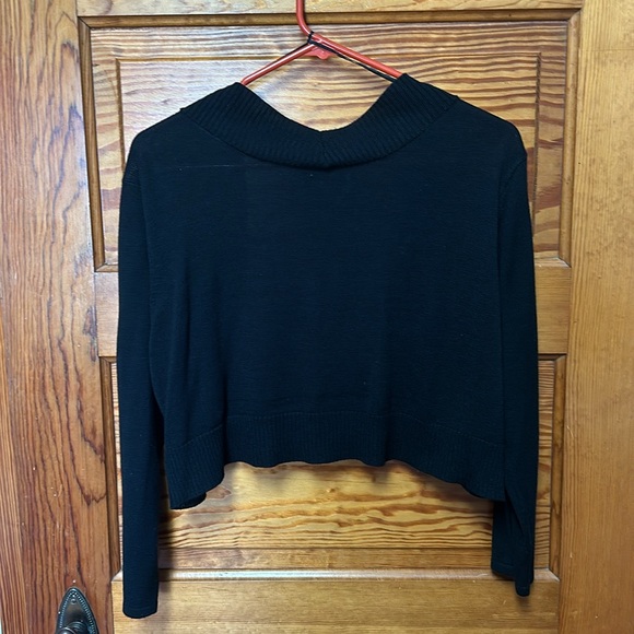 Black cropped sweater brand unknown size M/L - Picture 2 of 7